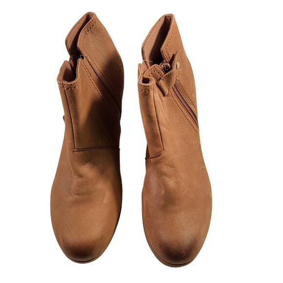 NEW Clarks Women's Bayla Glow ankle boots in tan nubuck.  size 9.5 - Picture 3 of 7